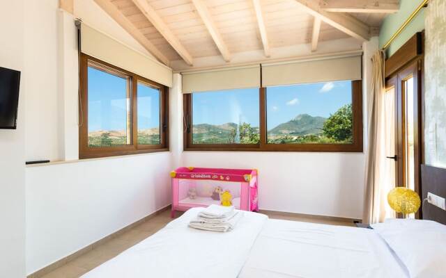 Villa in Crete With Private Pool & Beaches Nearby