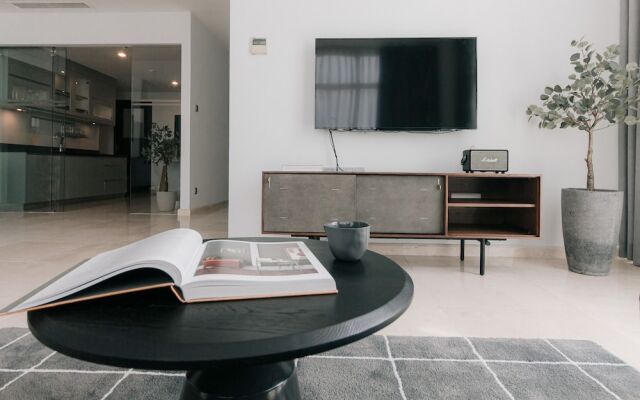 Blue Arch Suites - The Notre Dame Saigon