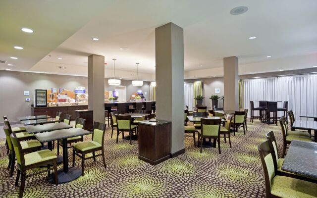 Holiday Inn Express Hotel & Suites Hays by IHG