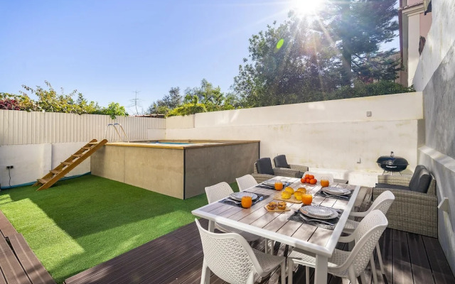 Suburban Serenity Family Home With Pool