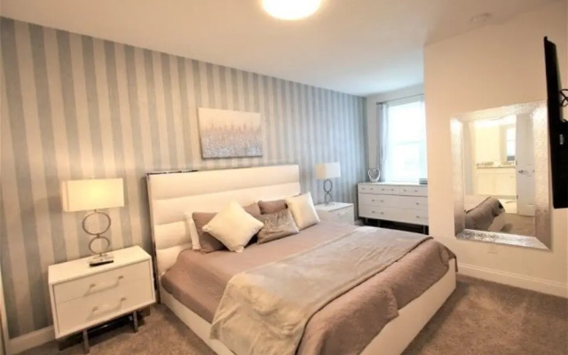 178fr 5 Bedroom Townhouse