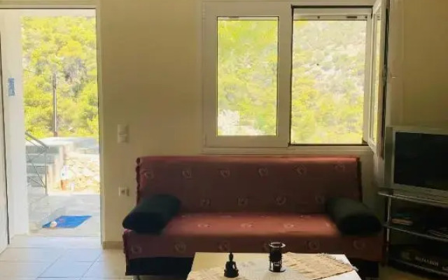 Mikro Amoni Beach Villa