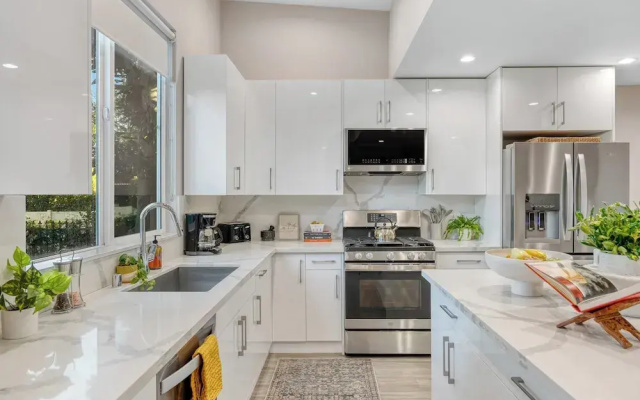 Fulton Buyout by Avantstay Sherman Oaks Estate + View