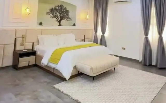 Calli's Court Apartment