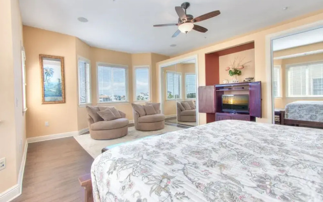 Bayway Luxury Townhome 4 Bedroom Townhouse by RedAwning
