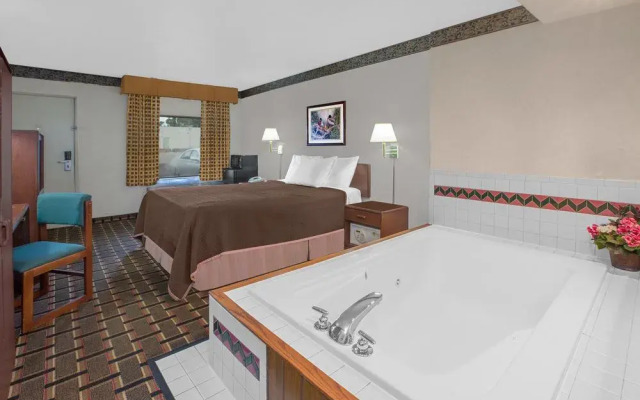 Travelodge Grand Rapids