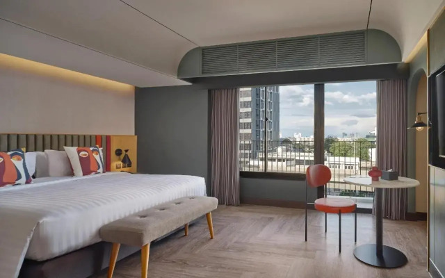 The Quarter Onnut by UHG