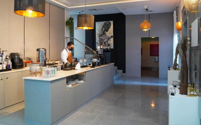 Eliana Hotel