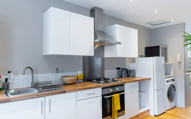 Stylish Shepherds Bush Flat