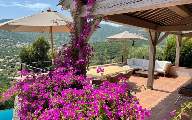 Villa in Cavalaire With Sea View & Pool