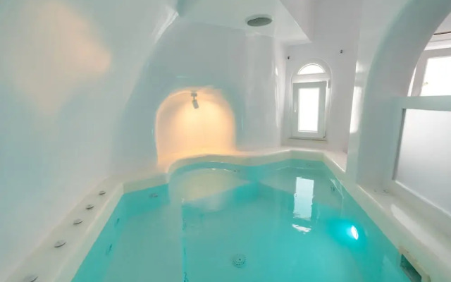 Fira-cave-sleeps 13-parking-pool-pet Friendly