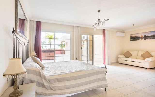 Terrazas Del Duque Sunset Apartment