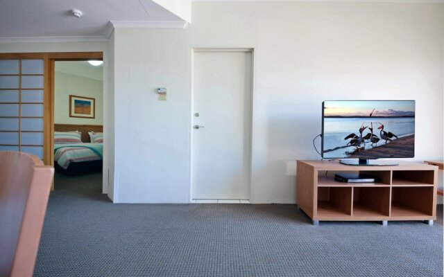 Barrington, 713/35-45 Shoal Bay Road