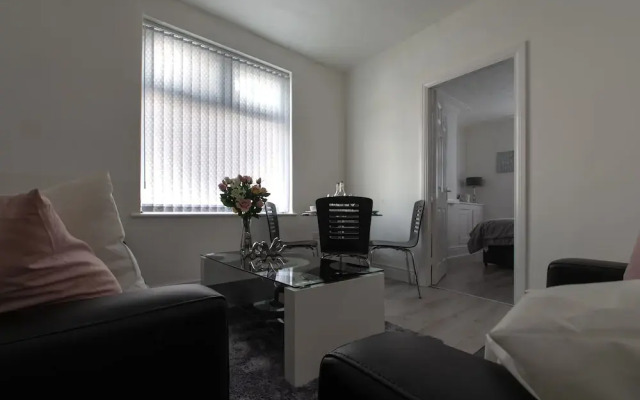 Lux Apartments 4 Bedroom House Molyneux