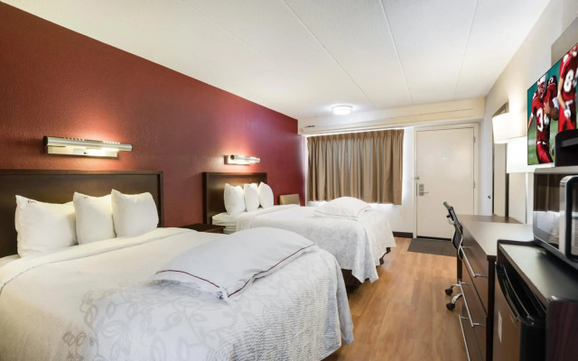 Super 8 by Wyndham Deerfield/Northbrook