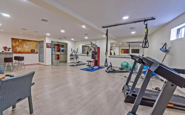 Icarus Suite Apartments