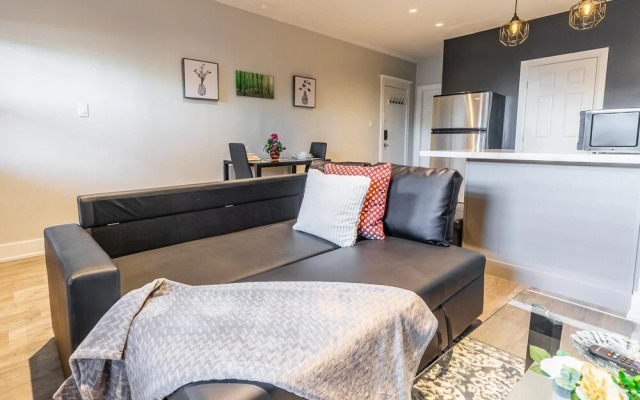 Upscale 2BR With King Bed-prime Location