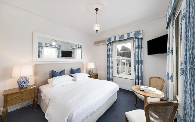 Oscars Waterfront Boutique