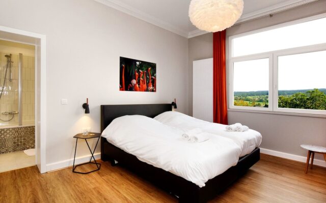 Affluent Holiday Home in Spa with Hot Tub, Garden, Sauna