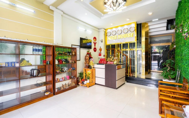 OYO 415 Nice House Hotel