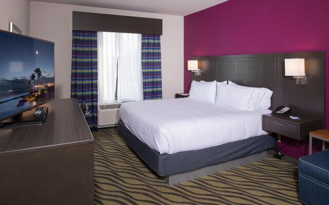 Holiday Inn Express Hutchinson by IHG