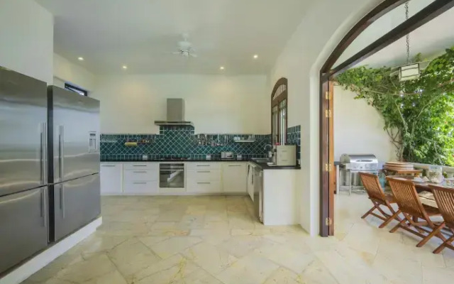 Beach Front Luxury Villa Hai Leng
