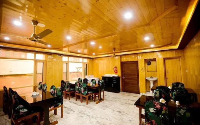 Seven Hills Hotel Srinagar