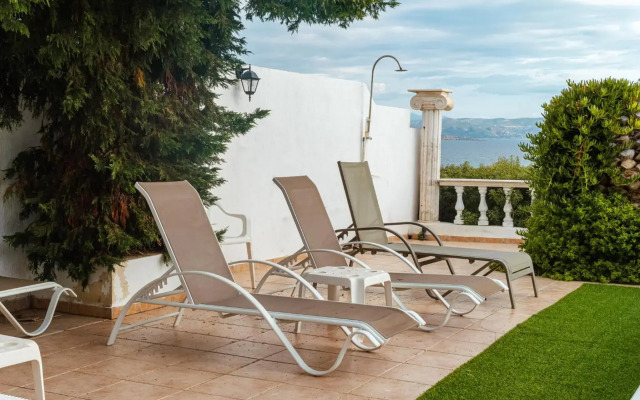 Mistral Apartments Aegina