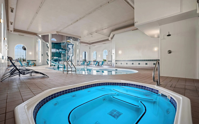 Days Inn & Suites by Wyndham Winkler