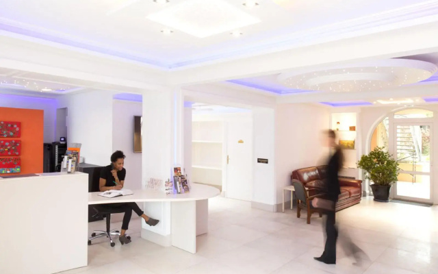 Le Continental Hotel