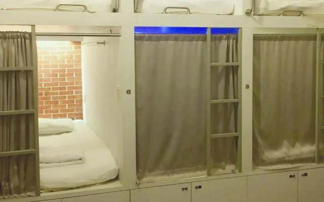 Pillow Talk Hostel