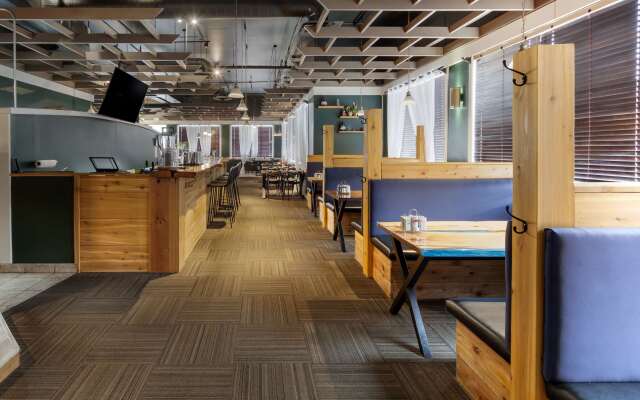 Best Western High Road Inn