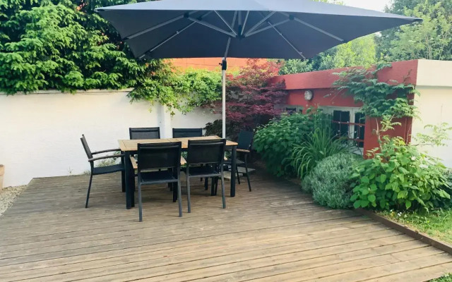 Charmante maison de ville avec jardin et piscine
