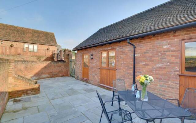 Quaint Holiday Home in Boughton Lees With Garden