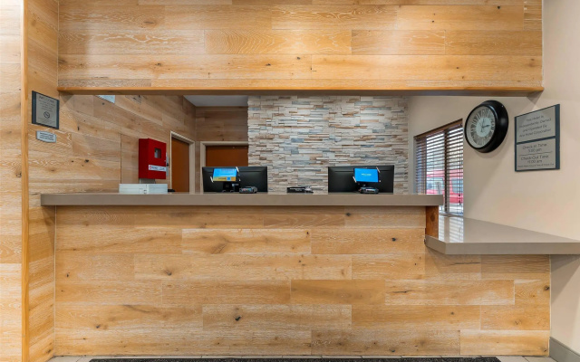Country Inn & Suites by Radisson, Fairview Heights, IL
