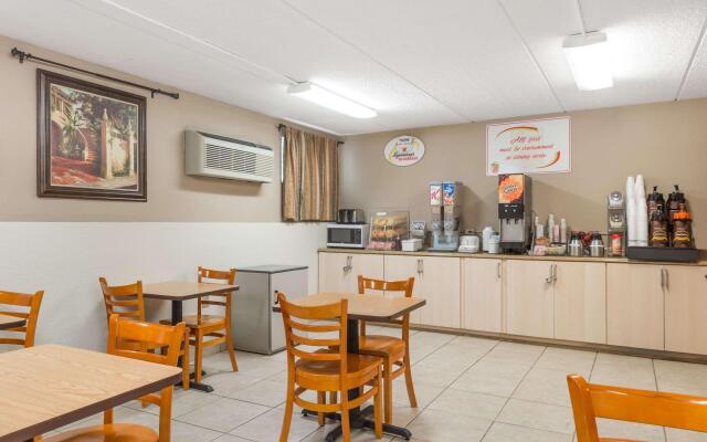 Super 8 by Wyndham Danbury