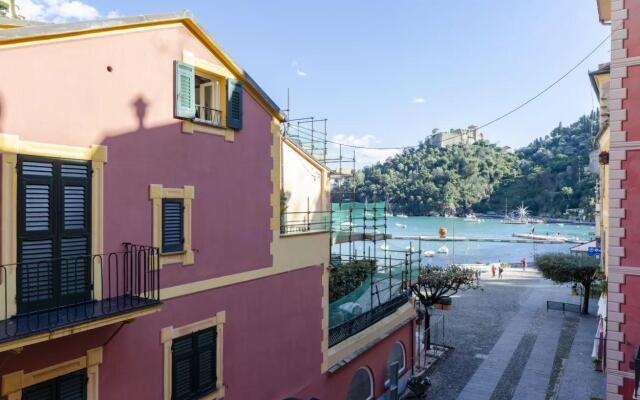 ALTIDO Spacious 2BR Portofino apartment with views of the bay