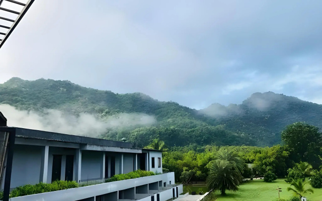 Avartarn Miracles Hotel