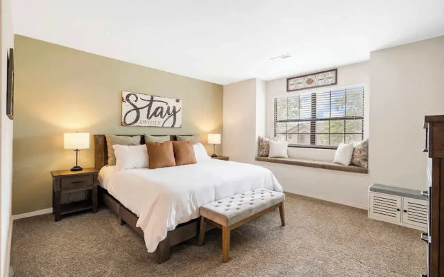 Branson Cozy Bungalow in Premier Location!