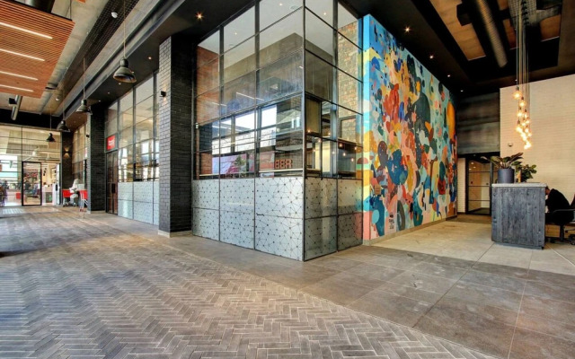 Modern Top Floor Apartment Mountain Views