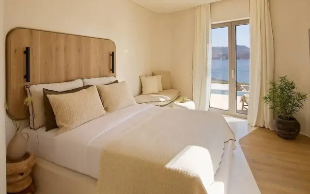 White Pebble Suites