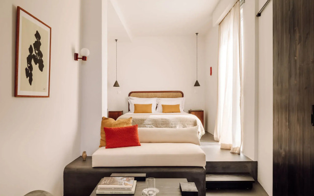 White Exclusive Suite & Villas