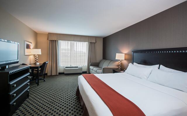 Holiday Inn Express & Suites Green Bay East, an IHG Hotel