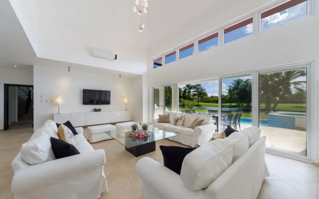 Lake View Villa