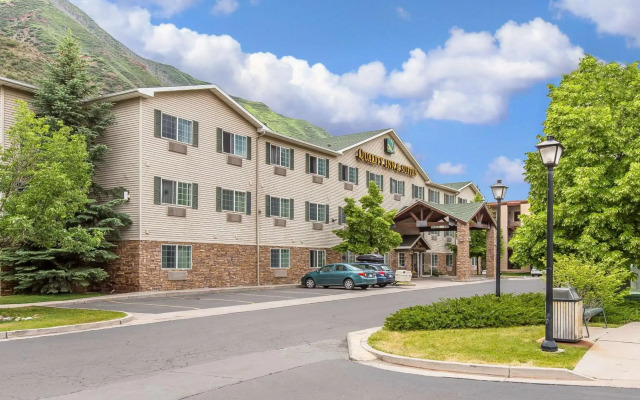 Quality Inn & Suites On the River