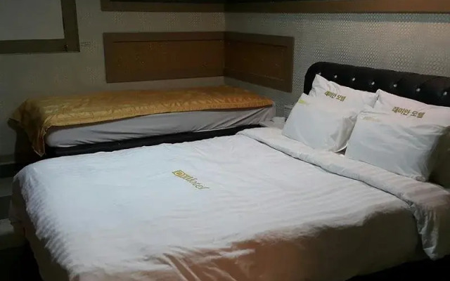 Q Motel