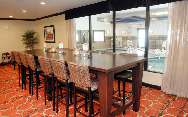 Holiday Inn Express Hotel & Suites Cambridge by IHG