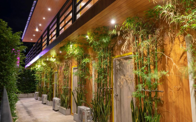 Resort V - MRT Huai Khwang
