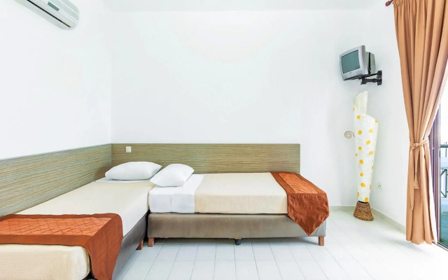 Xenios Dolphin Beach Hotel