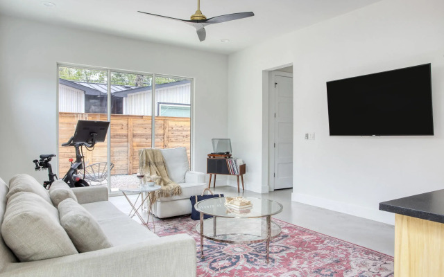 Melody by AvantStay | Peloton included, sleek home, Austin